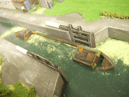 1:76 HALF SUBMERGED CANAL NARROW BOAT