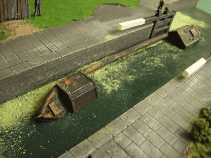 1:76 HALF SUBMERGED CANAL NARROW BOAT