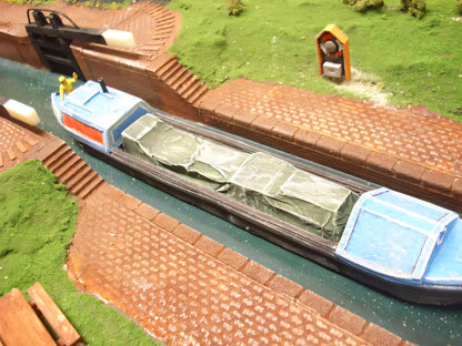 1:76  COVERED LOAD FOR 53 ft NARROW BOAT