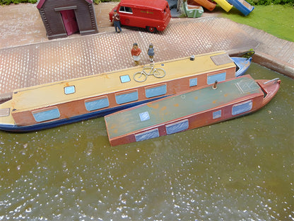 1:76  FLOODED CANAL HOUSEBOAT