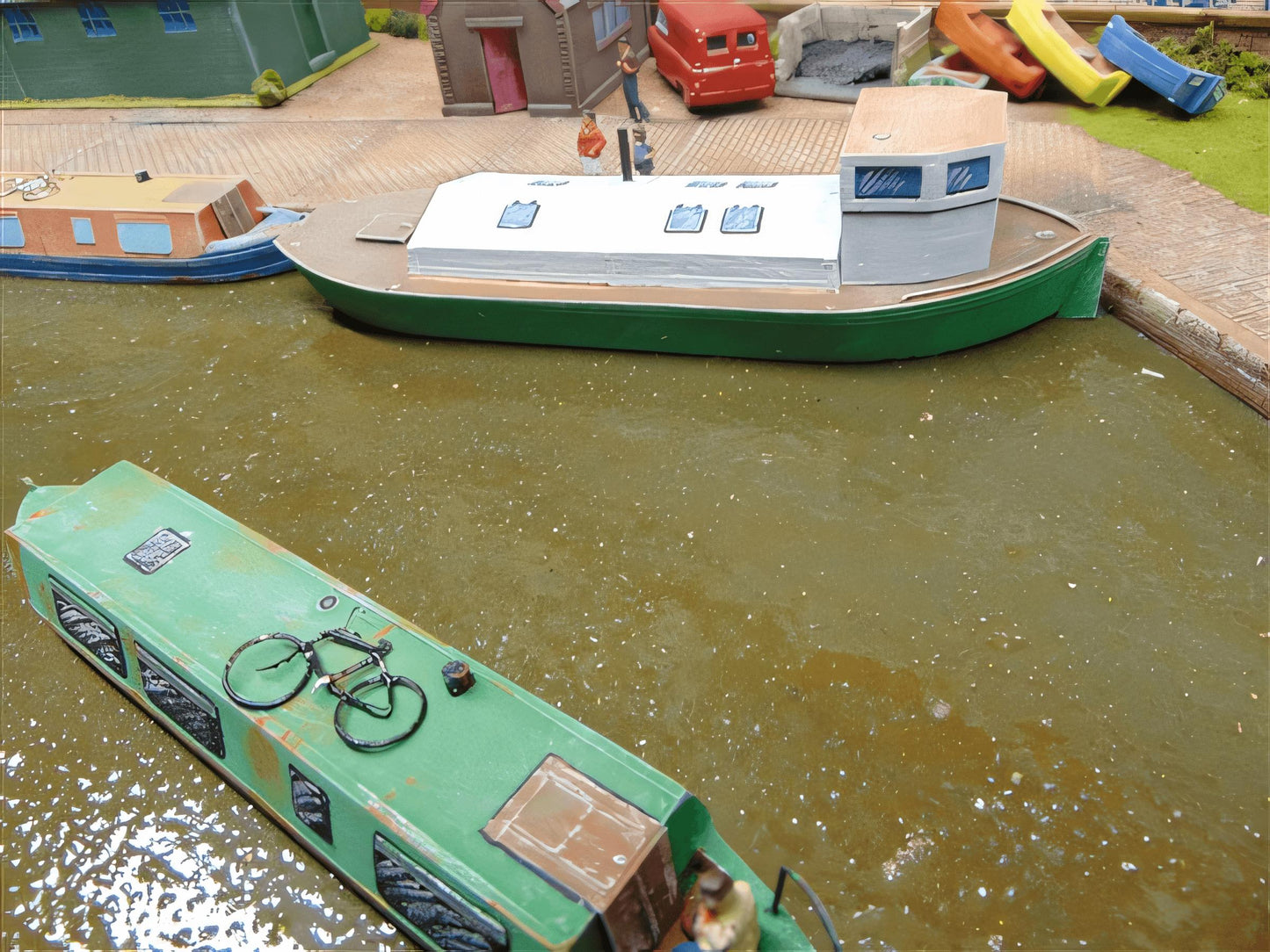 1:76  CONVERTED BARGE HOUSEBOAT