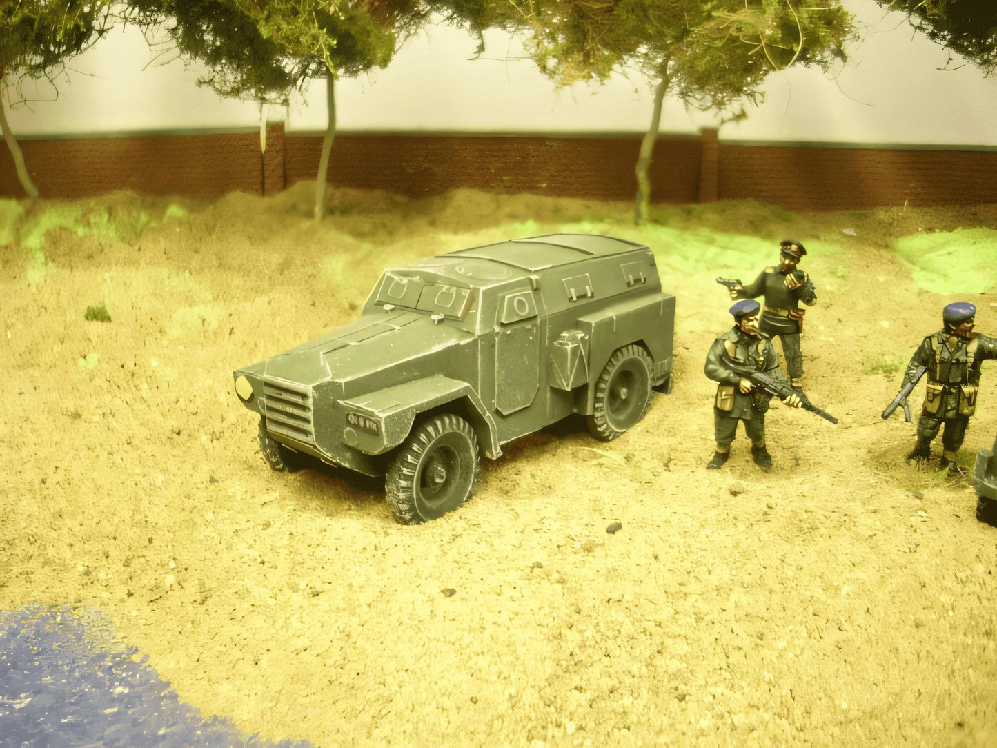 28mm  HUMBER PIG ARMOURED TRUCK (cold war)