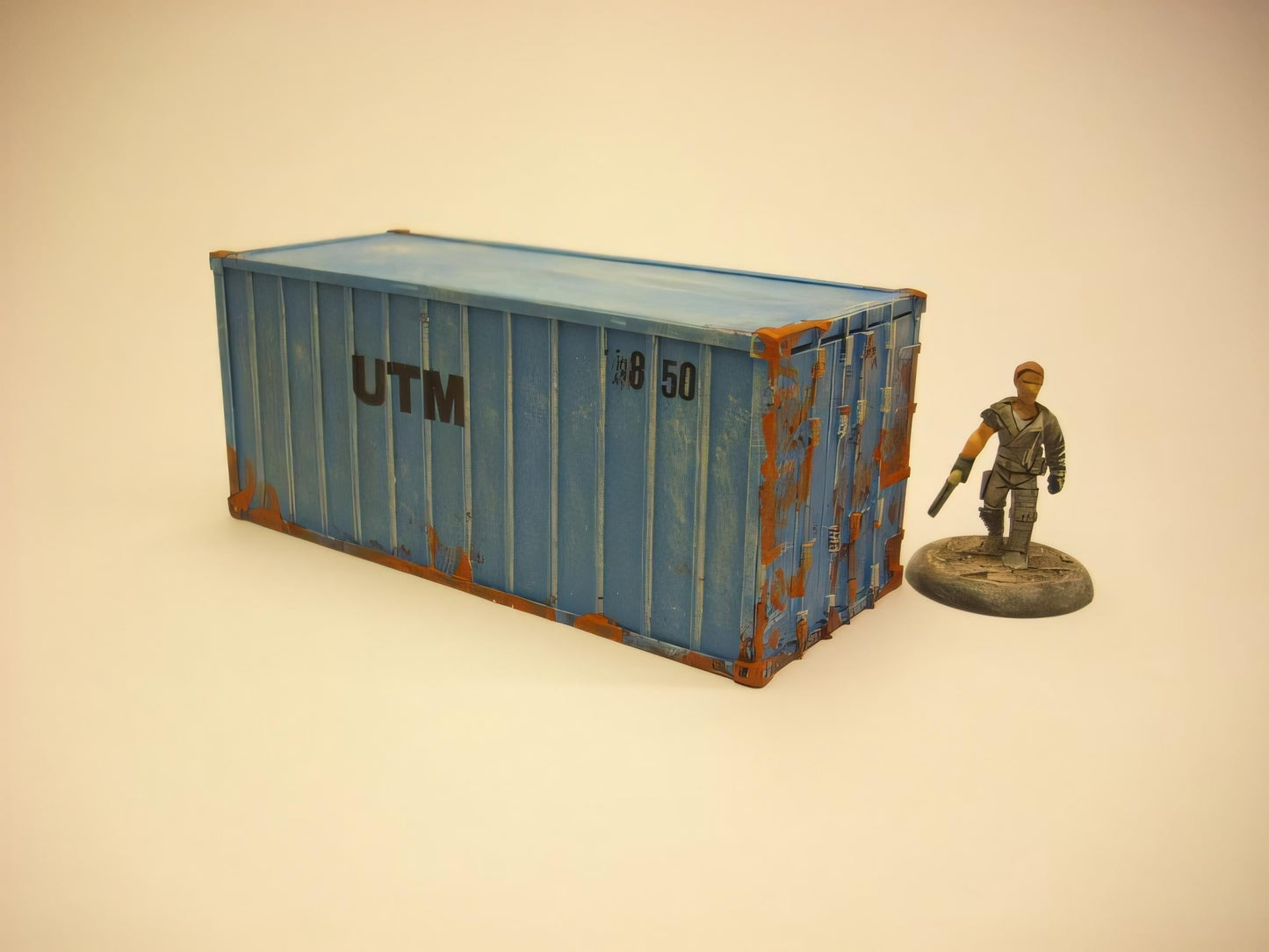1:56  SHIPPING CONTAINER 20ft